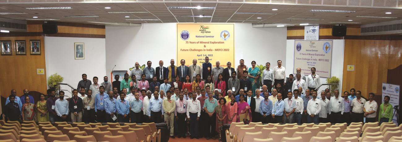 Group photograph of the assembled delegates in the MEFCI-2022. The hotshots are in the top row. A total of 113 participants
attended the MEFCI-22 physically in addition to 26 participants from AMD. A 