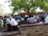 The delegates at the Sanchi Stupa, resting for a while.